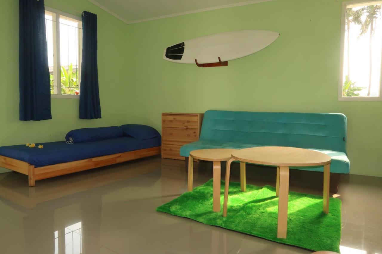 Lodge Arya's Surf Camp Cimaja *